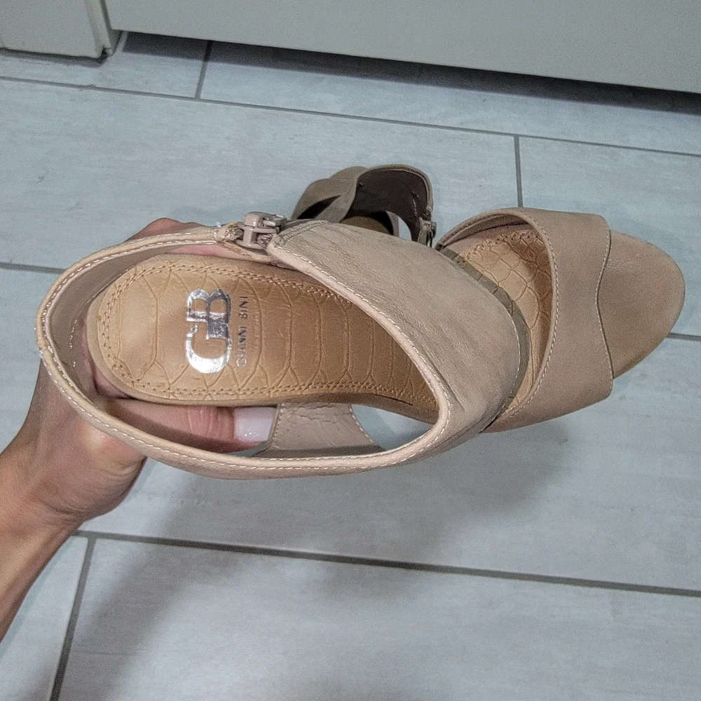 GIANNI BINI Leather Nude Taupe Block Heel Sandals - Peep Toe Ankle Cuff Heels